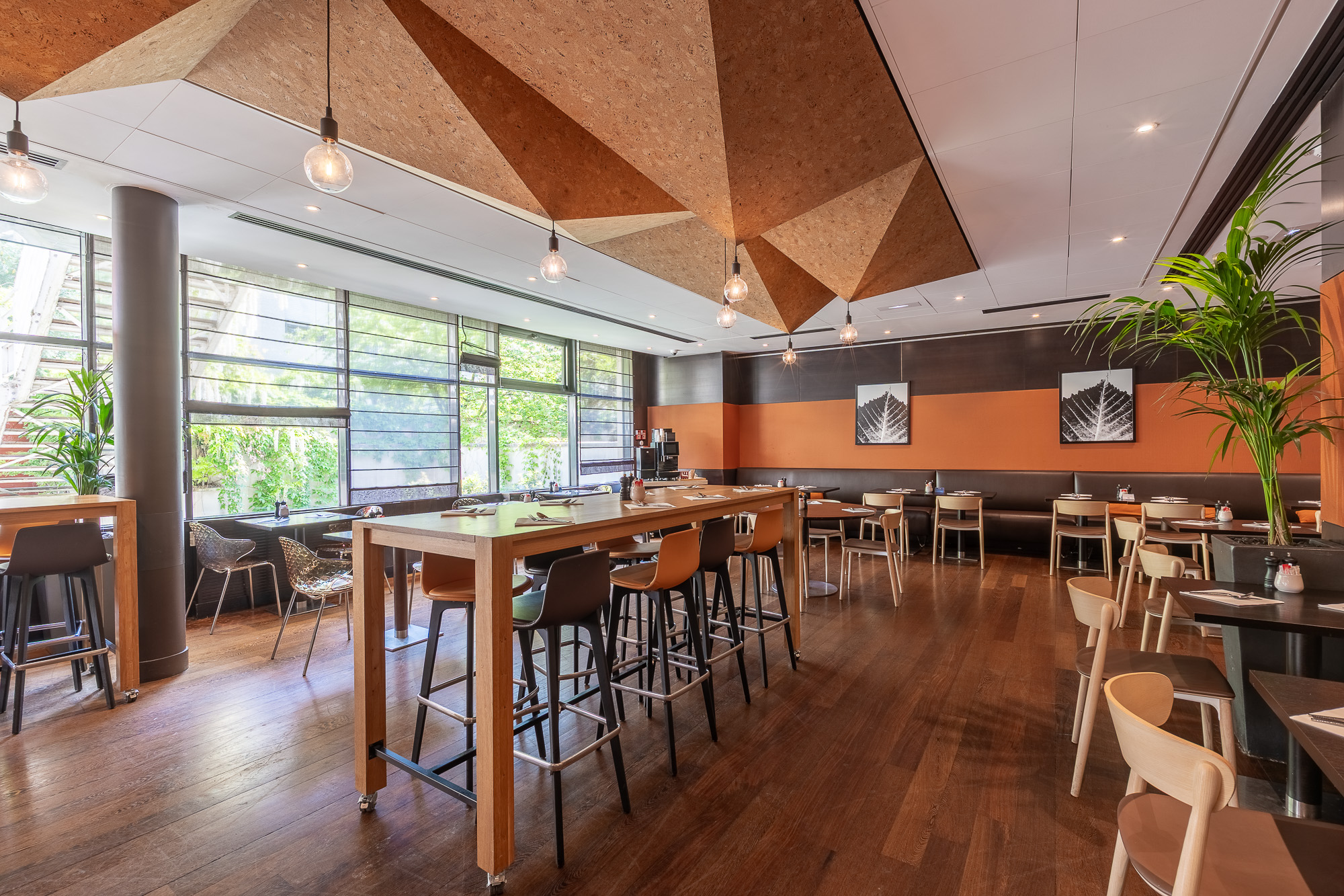 Restaurant plafond origami liège — DoubleTree by Hilton