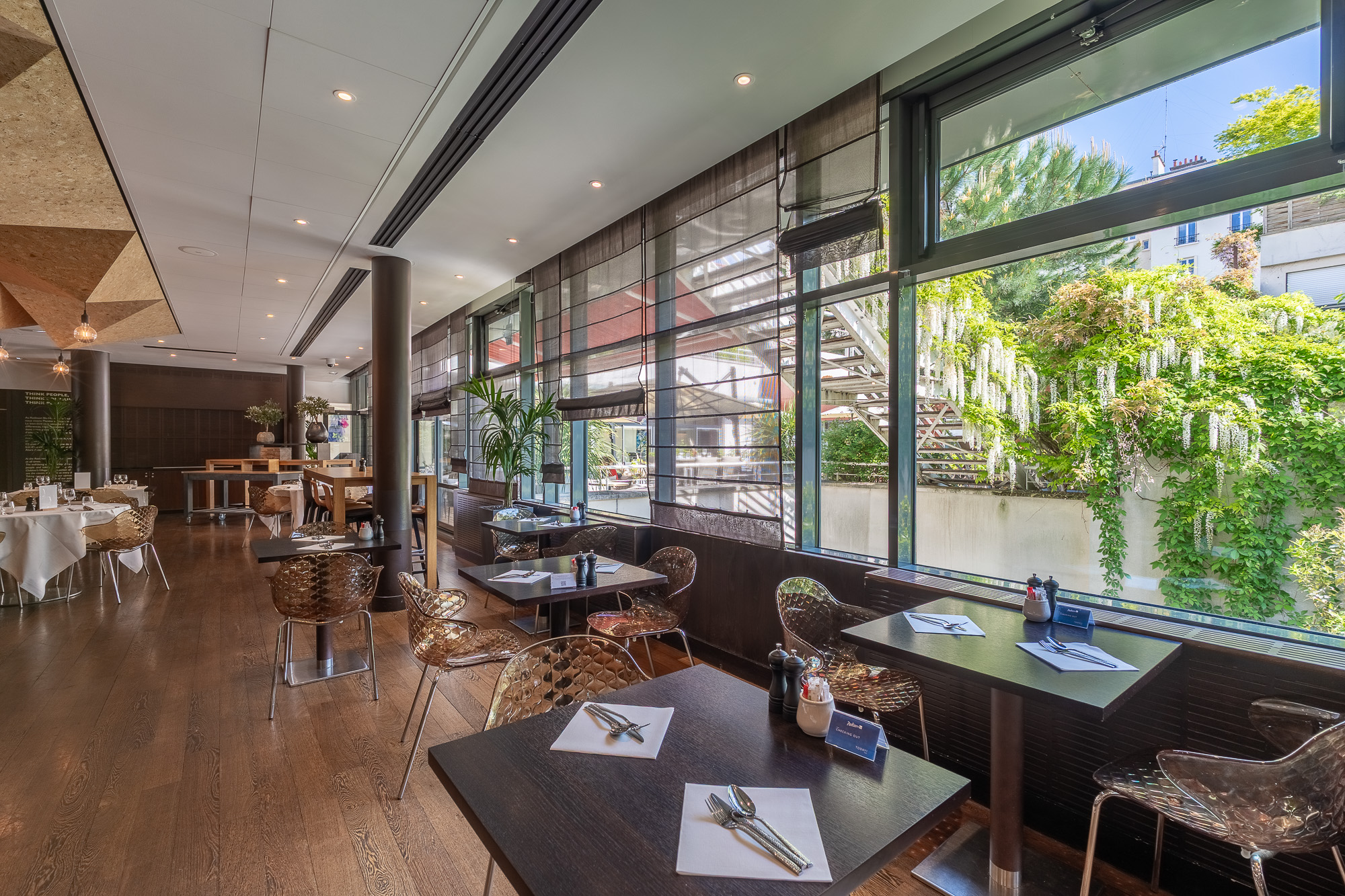 Restaurant vue jardin glycine — DoubleTree by Hilton