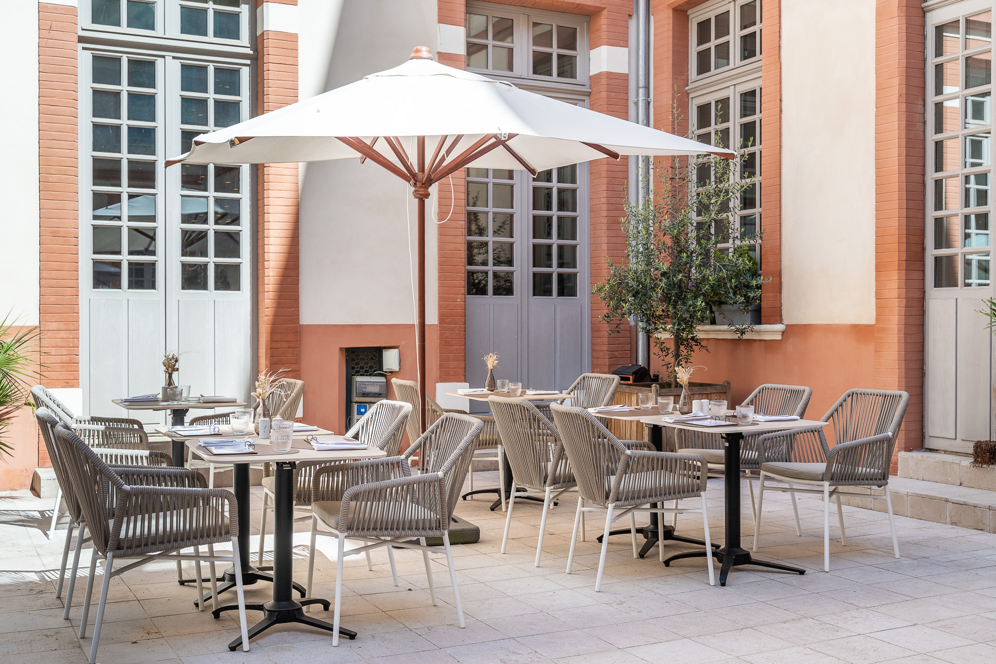 Espace restauration extérieur cour intérieure — La Cour des Consuls Toulouse