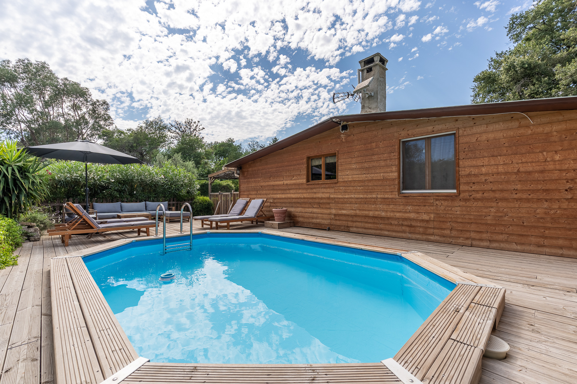 Chalet en bois et piscine du gîte à Argelès-sur-Mer